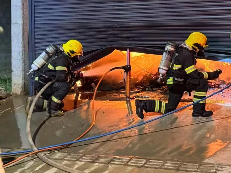 Incêndio destrói parte de fábrica de móveis em Sorriso