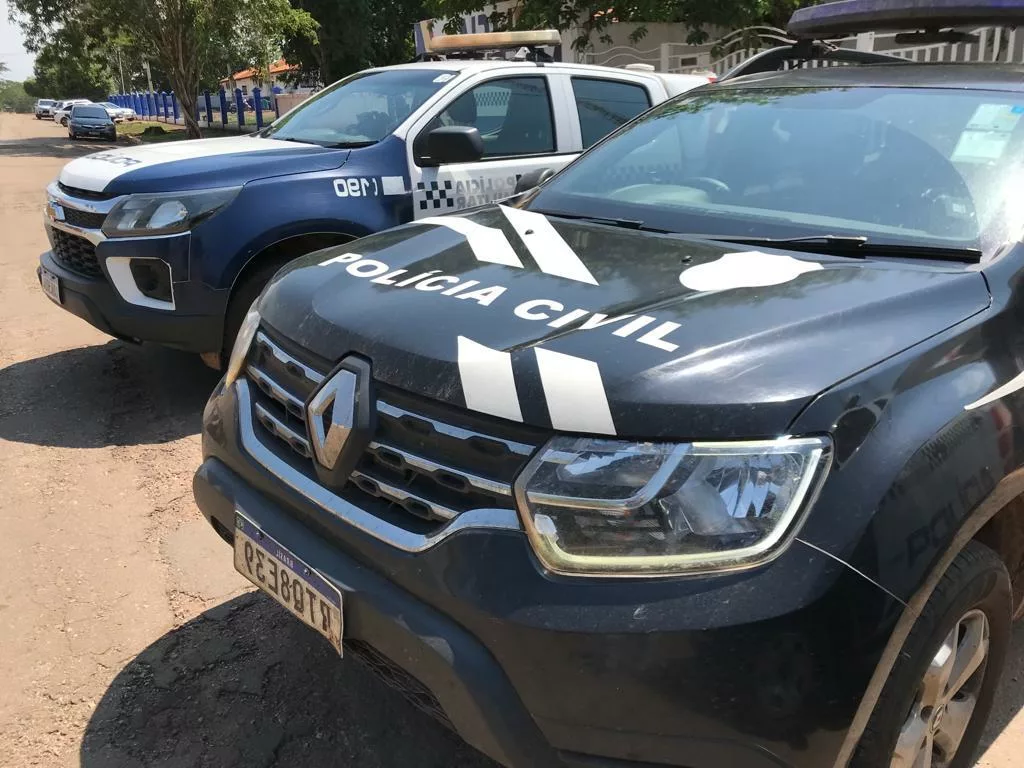Polícias Civil e Militar prendem mulher por abandonar filho em imóvel