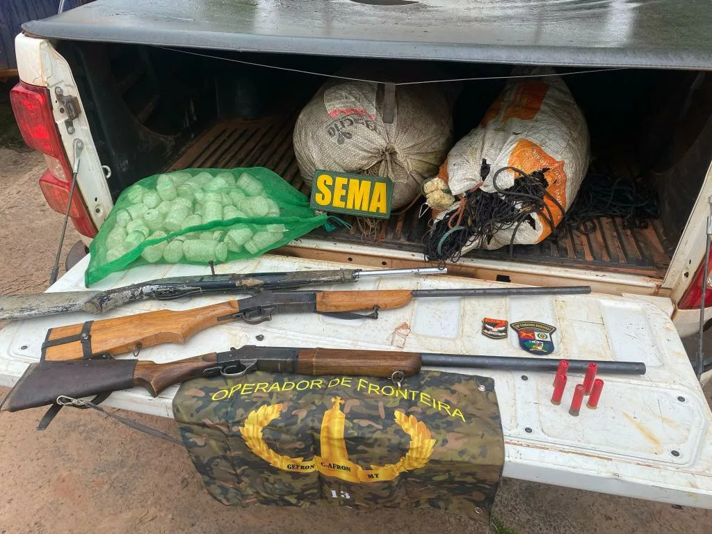 PM e Sema apreendem carga ilegal de madeira e prende dois homens em flagrante