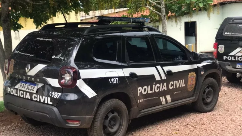 Jovem morre após bater motocicleta contra carro em cruzamento
