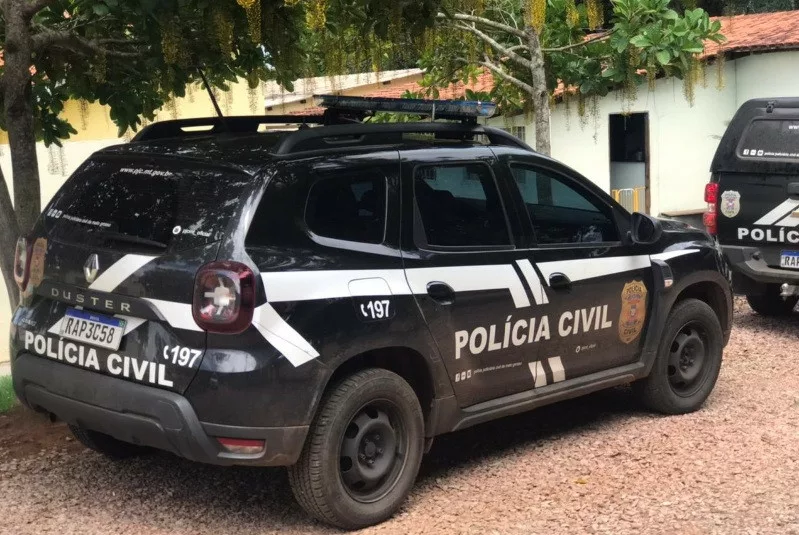 Jovem morre após bater motocicleta contra carro em cruzamento