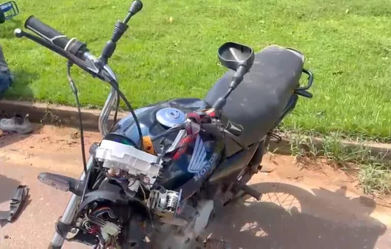 Dois são socorridos após colisão entre motos em Sinop