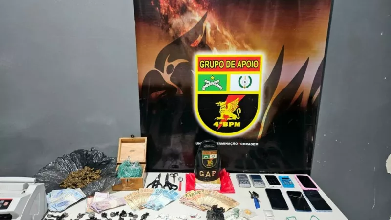 Polícia Militar prende dois irmãos com porções de drogas e arma de fogo