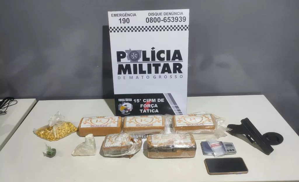 Força Tática prende foragida da Justiça com drogas e arma de brinquedo