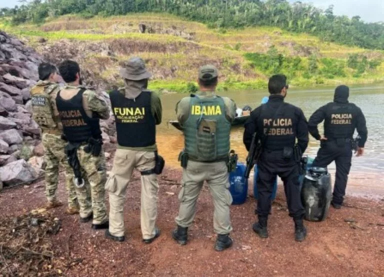 PF destroi 17 balsas e dá prejuízo de R$ 15 milhões a garimpeiros em MT
