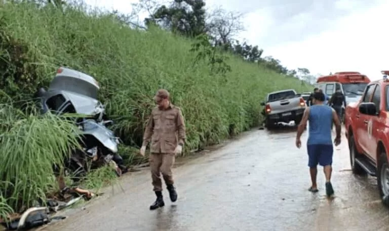 Dois morrem em acidente envolvendo carros em Mato Gross