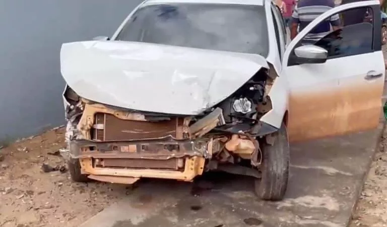 Acidente entre GM Classic e VW Gol em Jardim Terra Rica: Bebê é Arremessada do Veículo