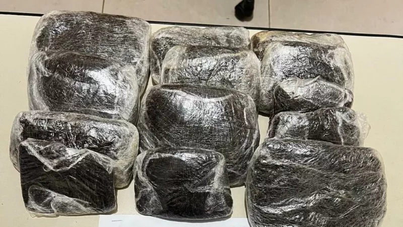 Mulheres são flagradas tentando entrar com materiais de uso proibido na PCE
