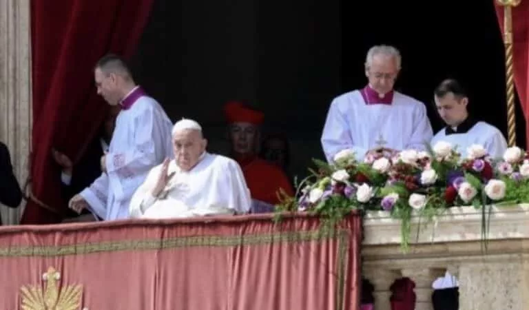 Papa teve derrame cerebral, coma e parada cardiorrespiratória, confirma Vaticano