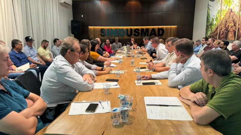 Sema debate novas regras de manejo florestal sustentável com setor madeireiro