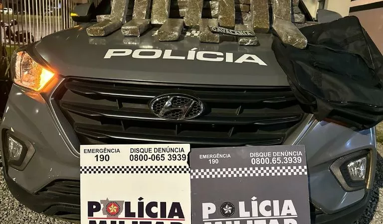 Cavalaria da PM prende faccionada por tráfico e apreende 48 tabletes de maconha