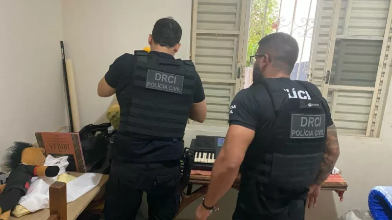 Polícia Civil cumpre mandados contra menor que disseminava discurso de ódio e ameaça à vida de mulheres