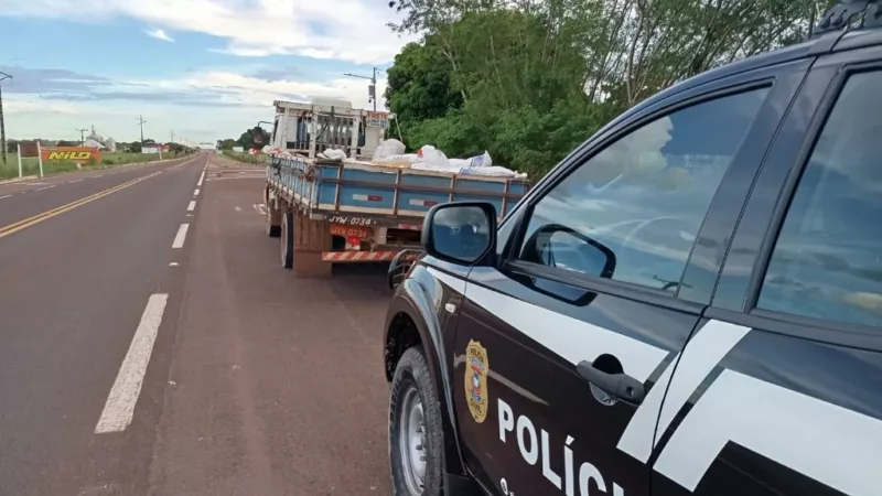 Polícia Civil prende receptador e recupera parte de carga de soja furtada de carreta tombada na BR-158