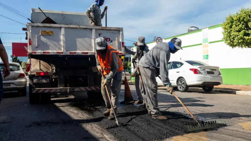 Tapa-buraco mobiliza 15 equipes e atende mais de 50 vias no CPA