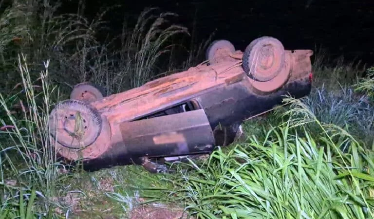Carro capota ao bater em caminhão parado na rodovia Sinop-Cláudia