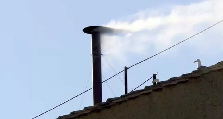 Fumaça branca no Vaticano; escolhido novo Papa