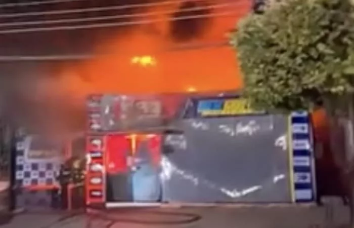 Incêndio destrói empresa no centro de Sinop; fotos