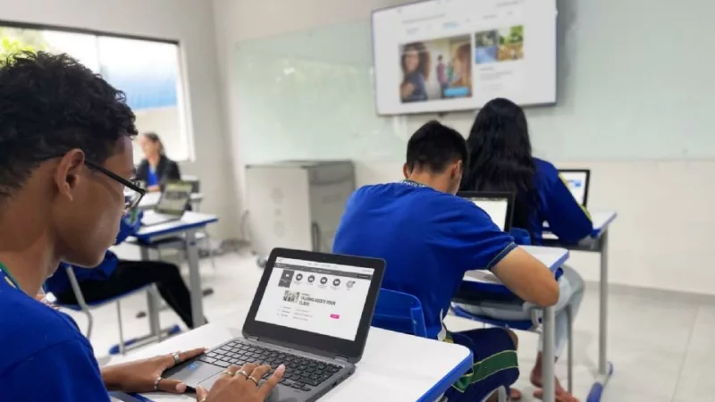 Seduc atualiza plataforma Mais Inglês com personalização e diversidade linguística para estudantes