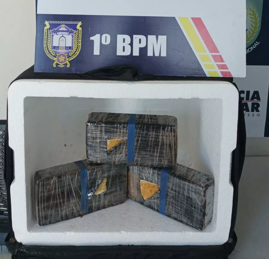 PM prende dois homens por furto a loja e apreende tabletes de cocaína