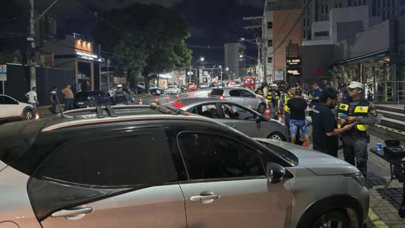 Duas edições da Operação Lei Seca resultam na prisão de 13 motoristas embriagados na madrugada deste domingo (25)