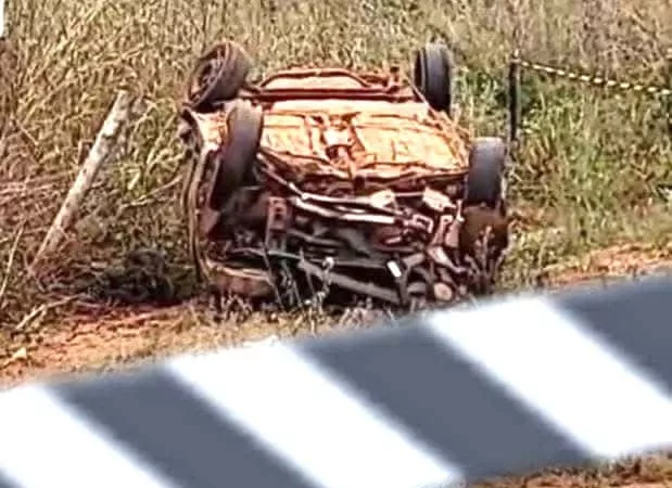 Carro capota e dois jovens morrem no Médio Norte