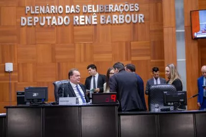 Sessão matutina tem 17 projetos de lei votados