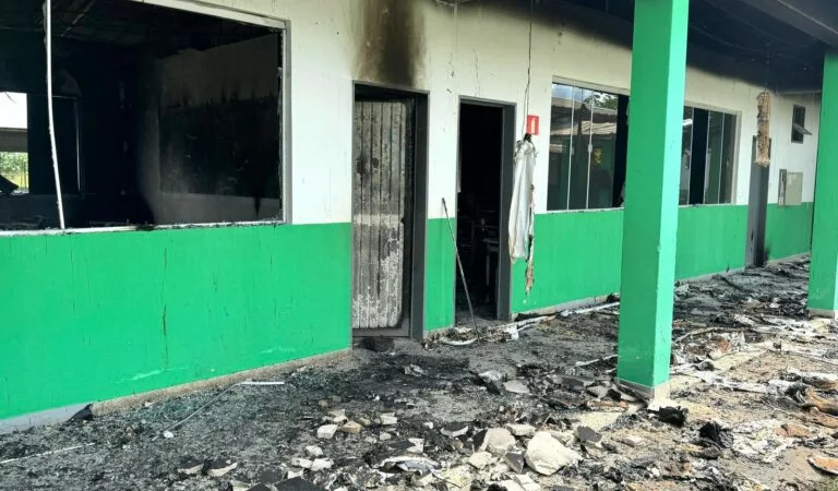 Sinop: prefeitura e Estado avaliam plano emergencial em escola que teve salas destruídas pelo fogo