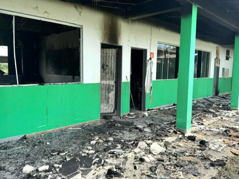 Sinop: prefeitura e Estado avaliam plano emergencial em escola que teve salas destruídas pelo fogo