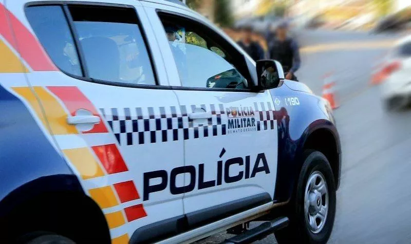 PM prende suspeito em flagrante por atear fogo na irmã com galão de gasolina