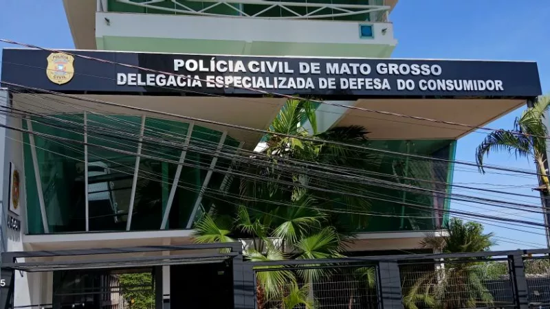 Clínica de estética interditada volta a funcionar de forma clandestina e é fechada pela terceira vez pela Polícia Civil