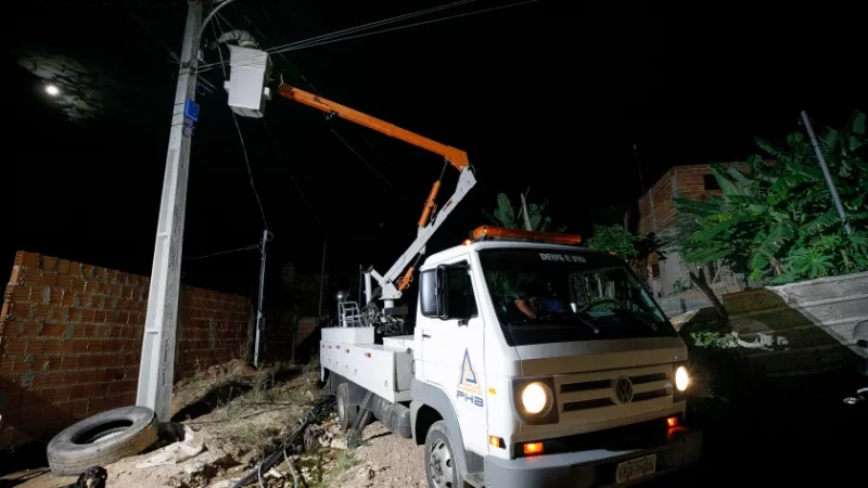 Prefeitura realiza reparos em mais de 28 mil pontos de iluminação em Cuiabá