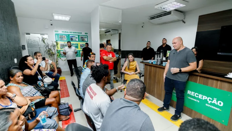 Prefeito recebe ambulantes e esclarece liberação de calçadas