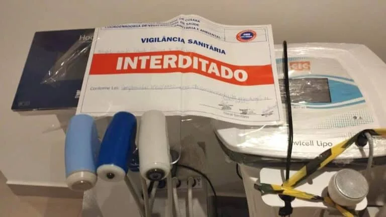 Polícia e Vigilância Sanitária fecham clínica que ignorou interdição em Mato Grosso