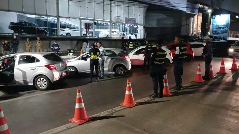 Operação Lei Seca resulta em seis autuações criminais e remoção de 40 veículos em Várzea Grande