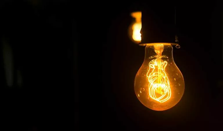 Conta de luz fica mais cara: Aneel anuncia bandeira vermelha para junho