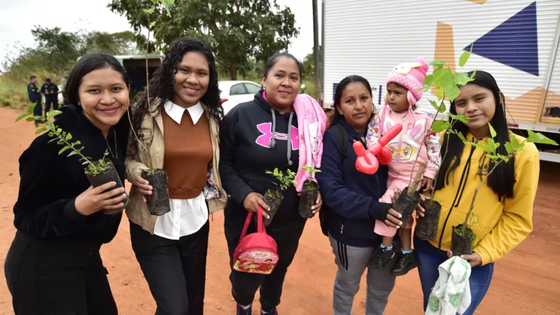 Programa Verde Novo distribui mil mudas de árvores durante Expedição Justiça Sem Fronteiras
