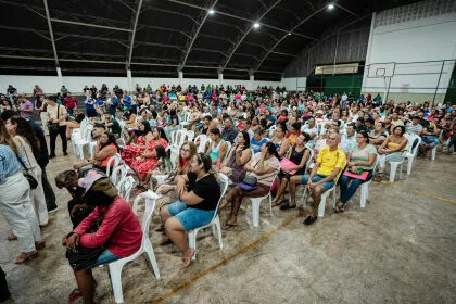Com apoio da ALMT, Max Russi participa da entrega de 287 títulos de propriedade em Várzea Grande