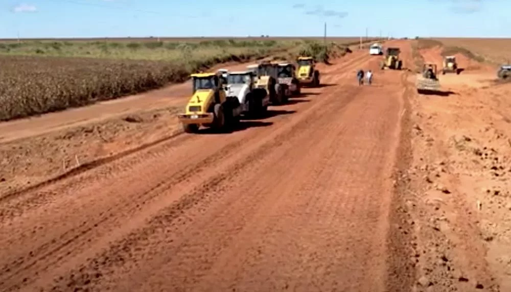 Asfaltamento de estrada entre Claudia e Santa Carmem desafogará MT-423 em Sinop, avalia prefeito