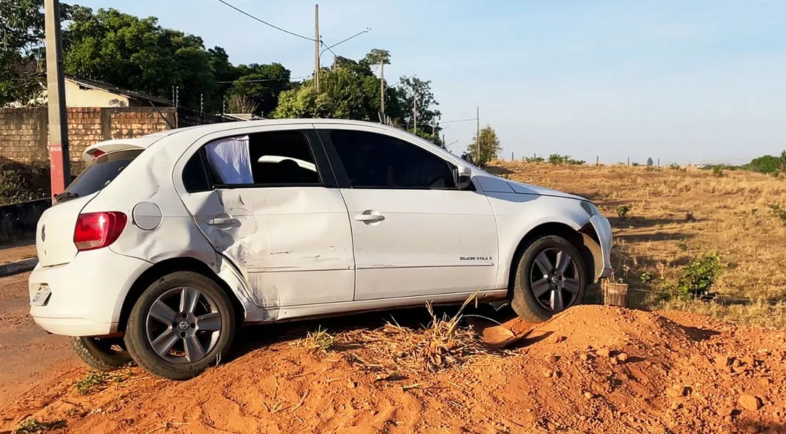 Dois são hospitalizados após colisão entre moto e carro em Sorriso