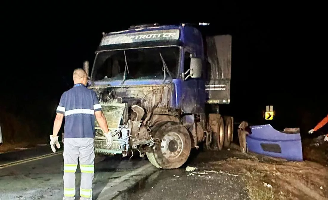 Colisão entre carro e carreta deixa dois mortos na BR-364 em Mato Grosso