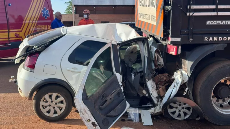 Condutor morre após bater carro na traseira de carreta em Mato Grosso