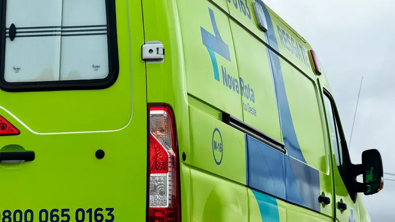 Engavetamento na BR-163 envolve carro e carretas em Nova Mutum