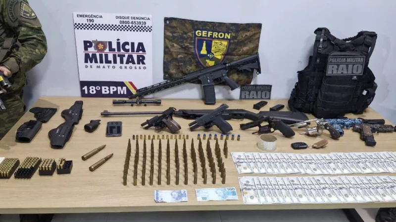 Policia apreende fuzil, pistolas e mais de 200 quilos de drogas em MT; dois presos