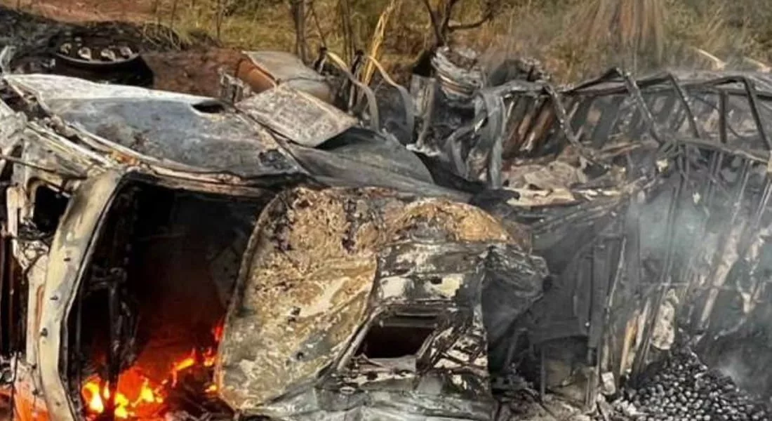Caminhão tomba em rodovia de Mato Grosso e homem morre carbonizado