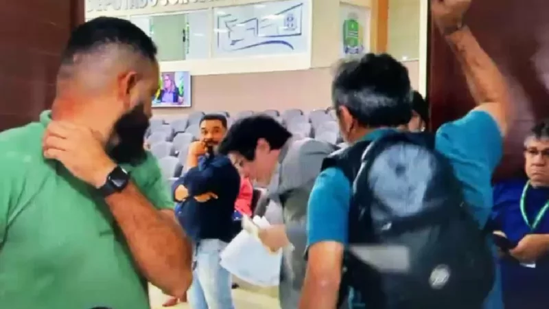 Vereador é agredido por jornalista na câmara de Sinop