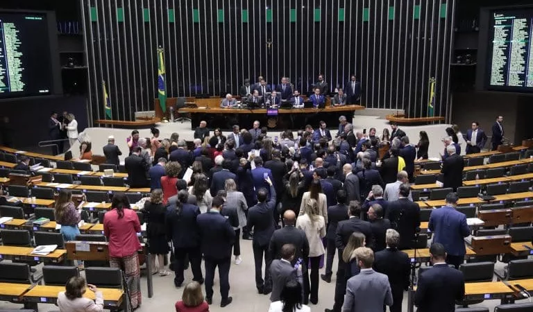 Câmara ‘derruba’ medida que aumentaria arrecadação do governo; veja como votaram mato-grossenses