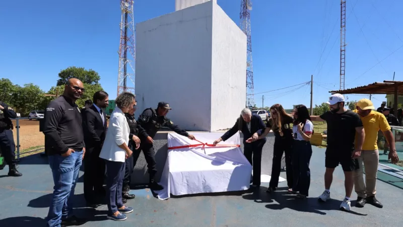 Bancos Vermelhos marcam luta contra violência em região que há 4 anos não registra feminicídios