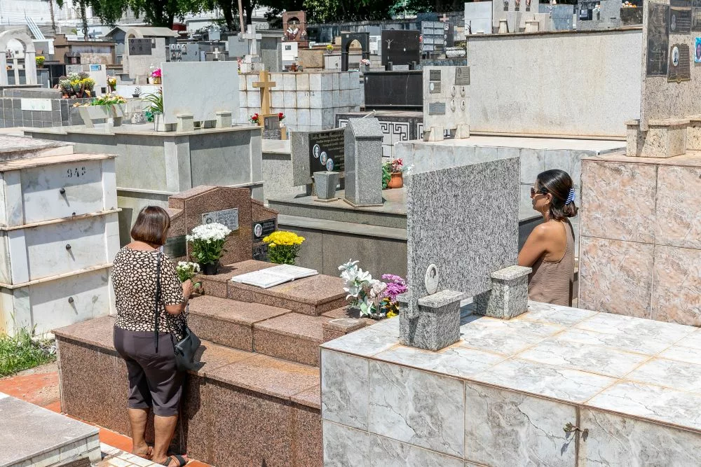 Cuiabá vive manhã de homenagens e emoções nos cemitérios da cidade