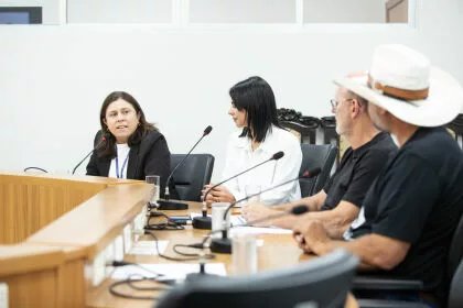 Convidada faz relato emocionado e alerta sobre os primeiros sinais da violência contra a mulher