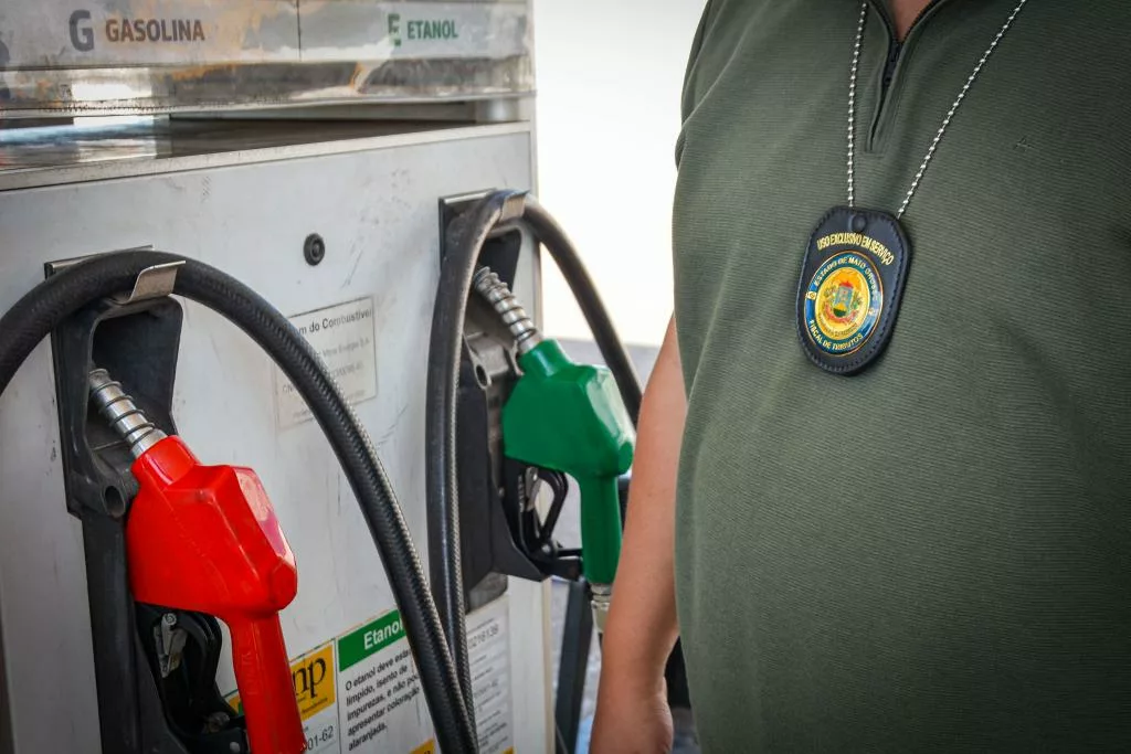 Sefaz participa de operação integrada e fiscaliza 28 postos de combustíveis em Cuiabá e Várzea Grande